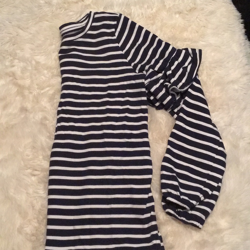 Old Navy Ruffle sleeve sweatshirt